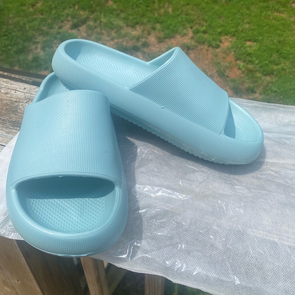 Women’s shower/gym shoes, brand new